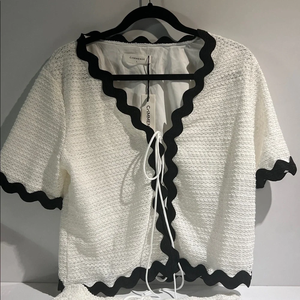 Commense Contrast Trim V-Neck Shorts Set - Picture 8 of 10